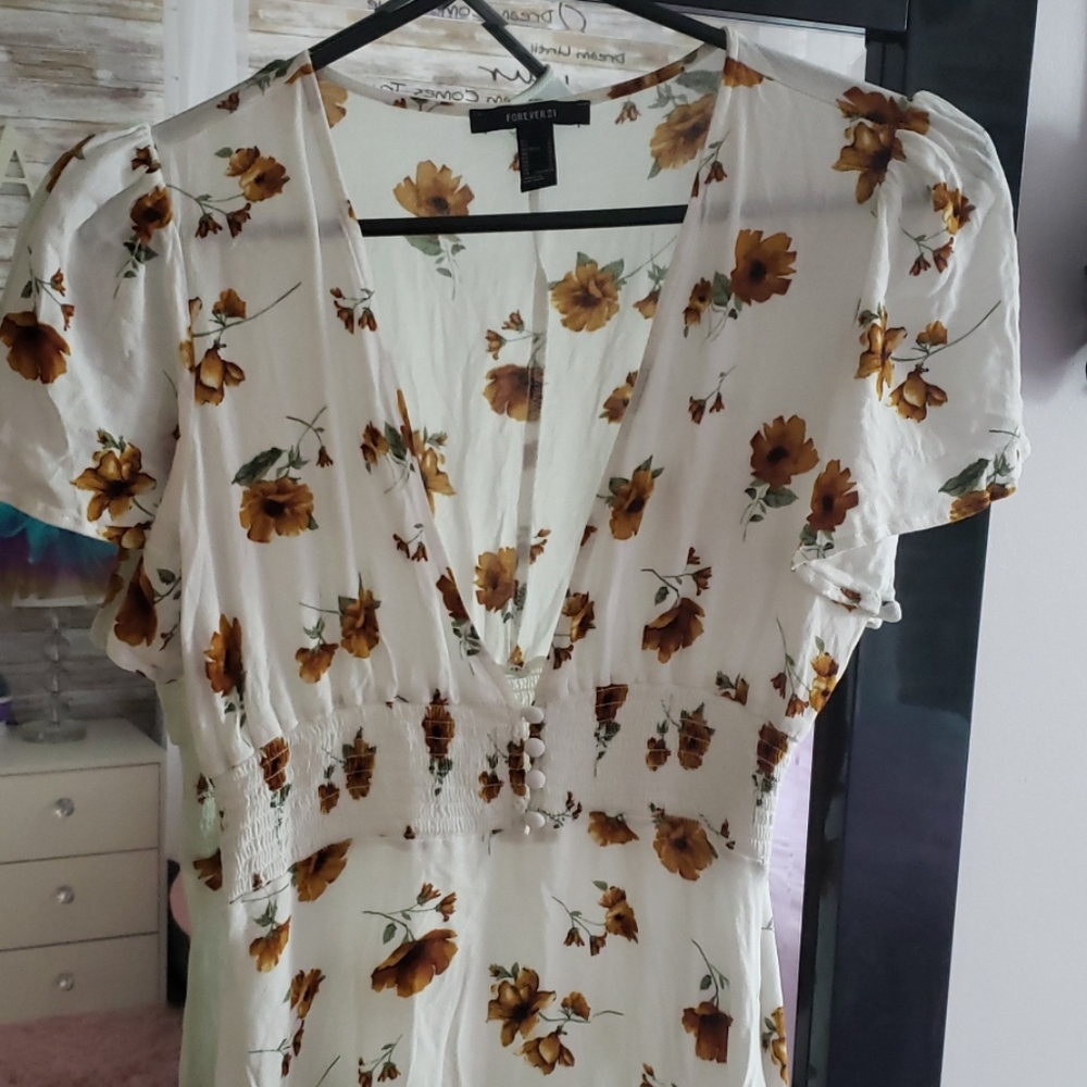 🎈Flirty Ruffled Sunflower Mini Dress. - Picture 4 of 5